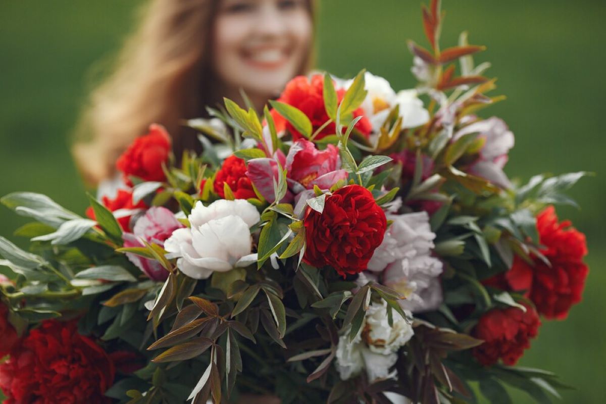 How a Florist Longueville Curates Personalized Floral Designs